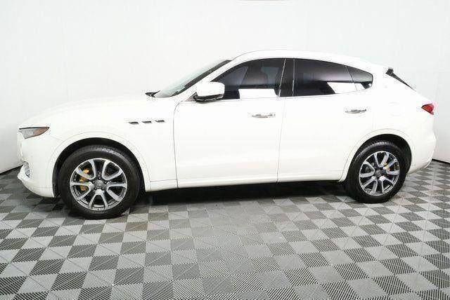 Used 2017 Maserati Levante w/ Luxury Package AWD/4WD image 33