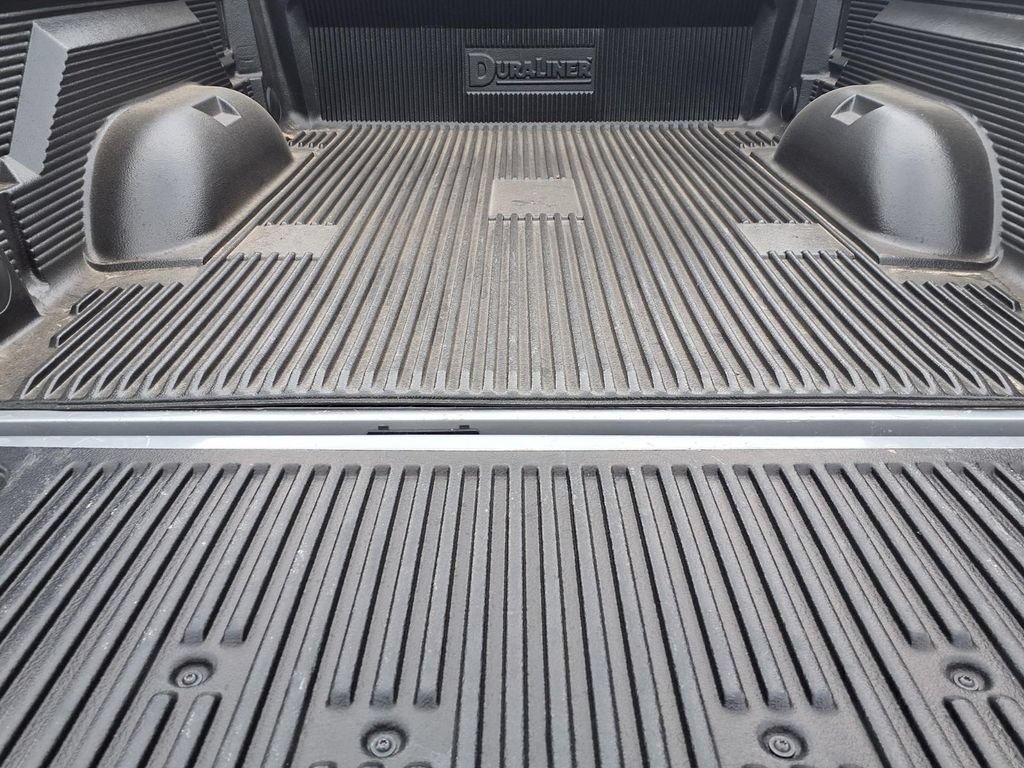 Used 2024 RAM 1500 Classic SLT AWD/4WD image 10