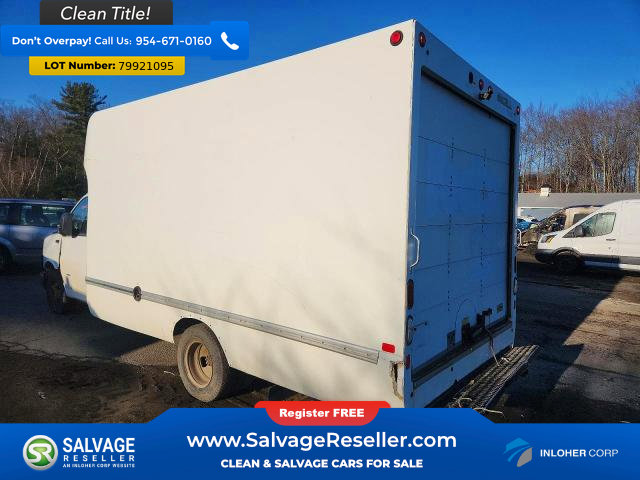 Used 2019 Chevrolet Express 3500 w/ Driver Convenience Package RWD image 4