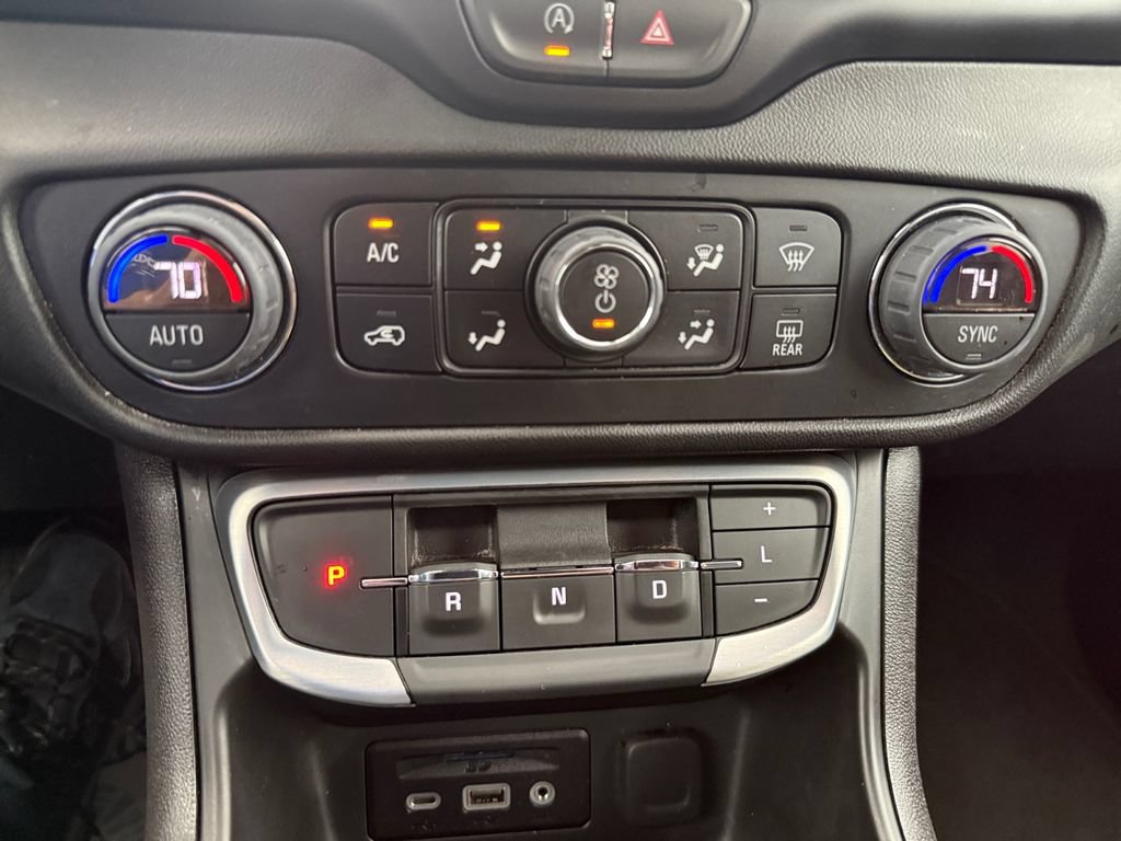 Used 2024 GMC Terrain SLT AWD/4WD image 28