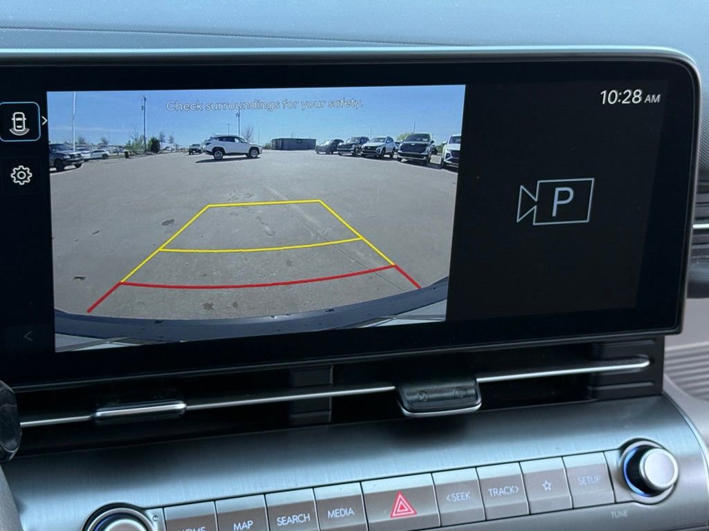 Certified 2025 Hyundai Kona SE image 18