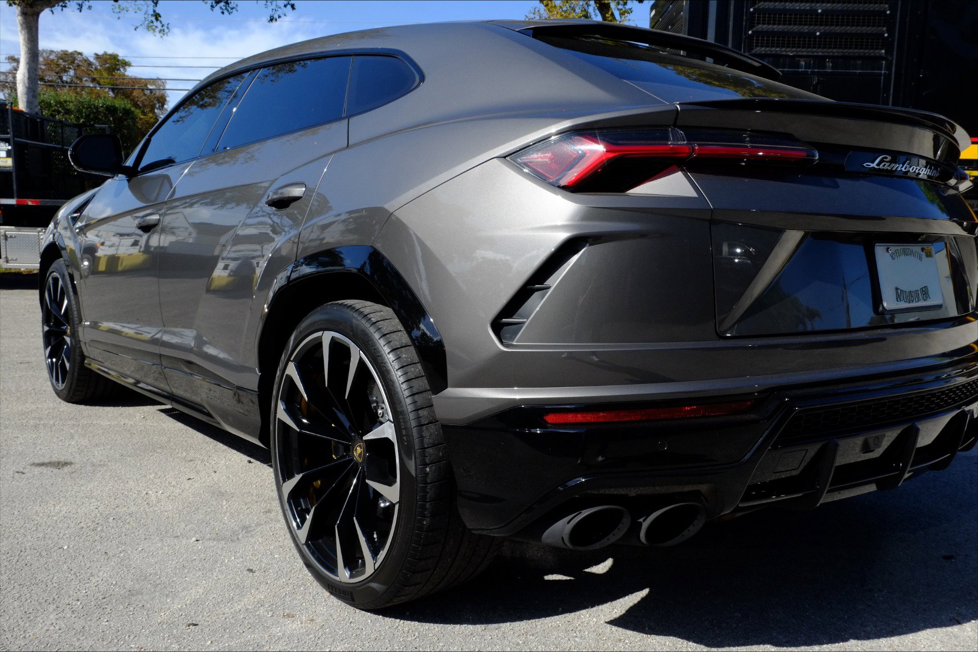 Used 2021 Lamborghini Urus AWD/4WD image 18