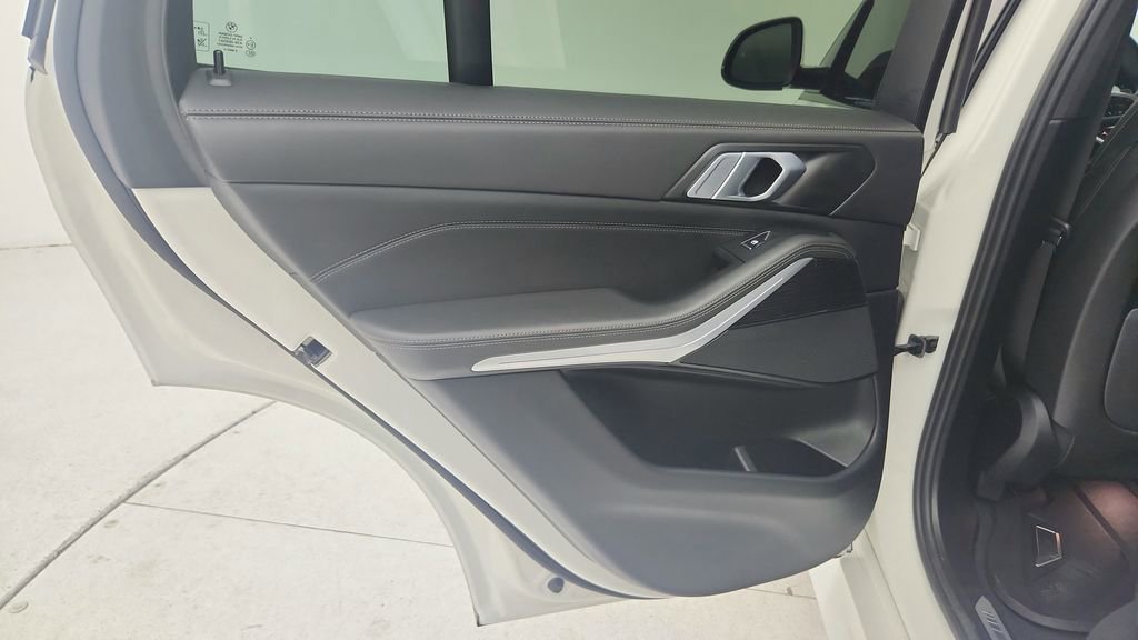 Used 2024 BMW X5 xDrive40i w/ M Sport Package image 27