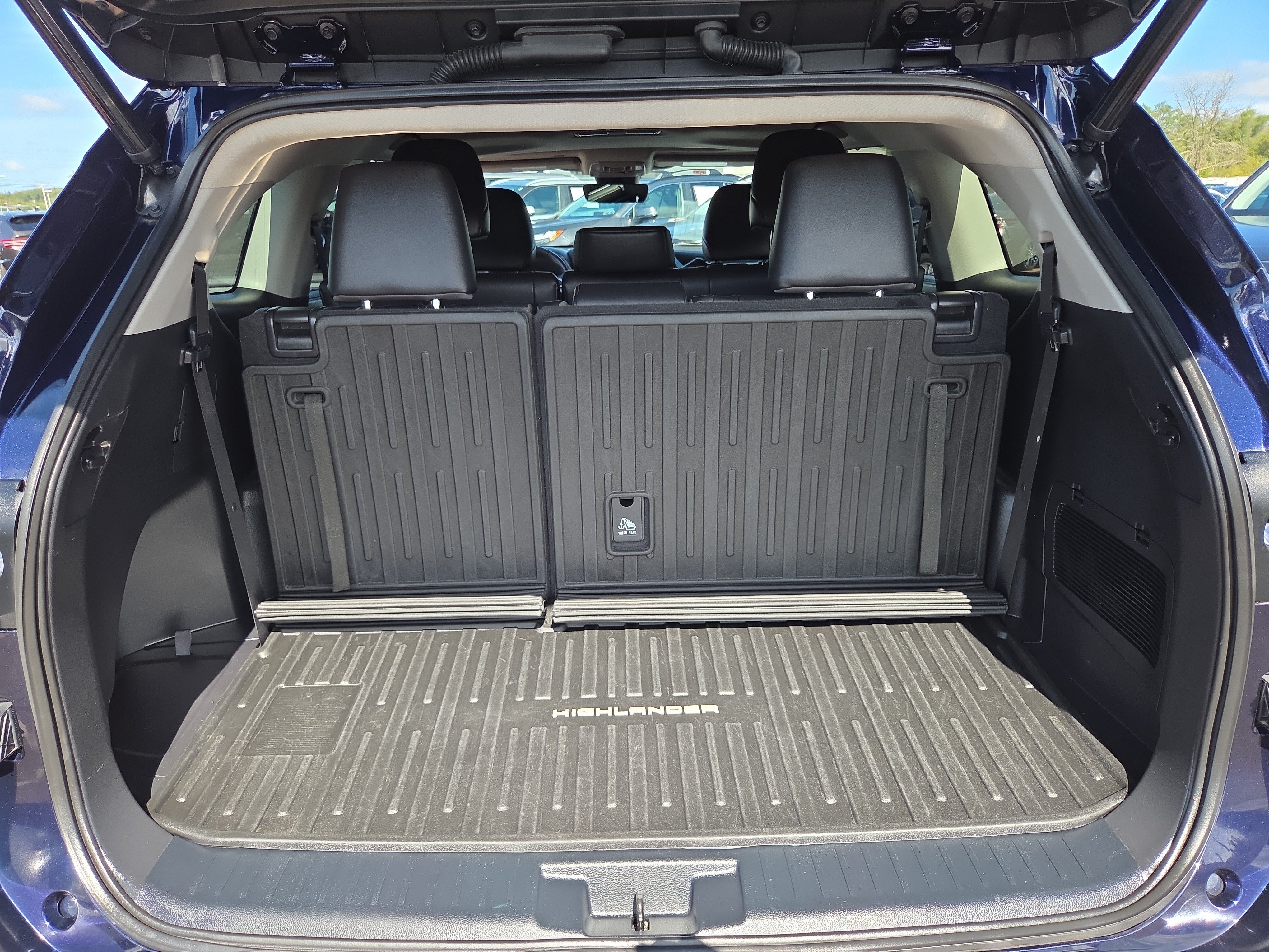 Used 2023 Toyota Highlander XLE FWD image 32