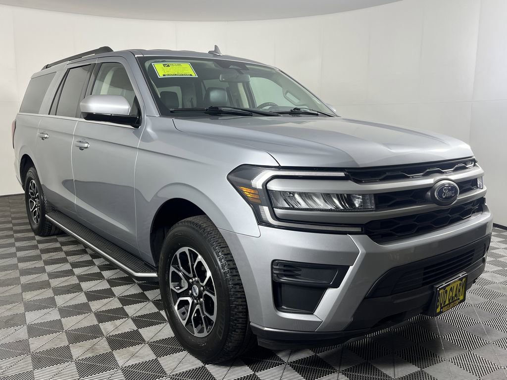 Used 2023 Ford Expedition Max XLT image 3