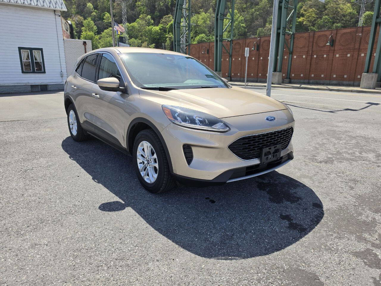 Used 2020 Ford Escape SE AWD/4WD image 2
