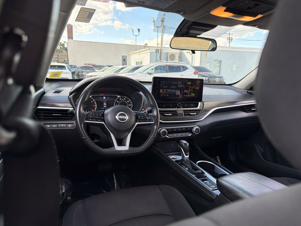 Used 2024 Nissan Altima 2.5 SV w/ SV Premium Package AWD/4WD image 20