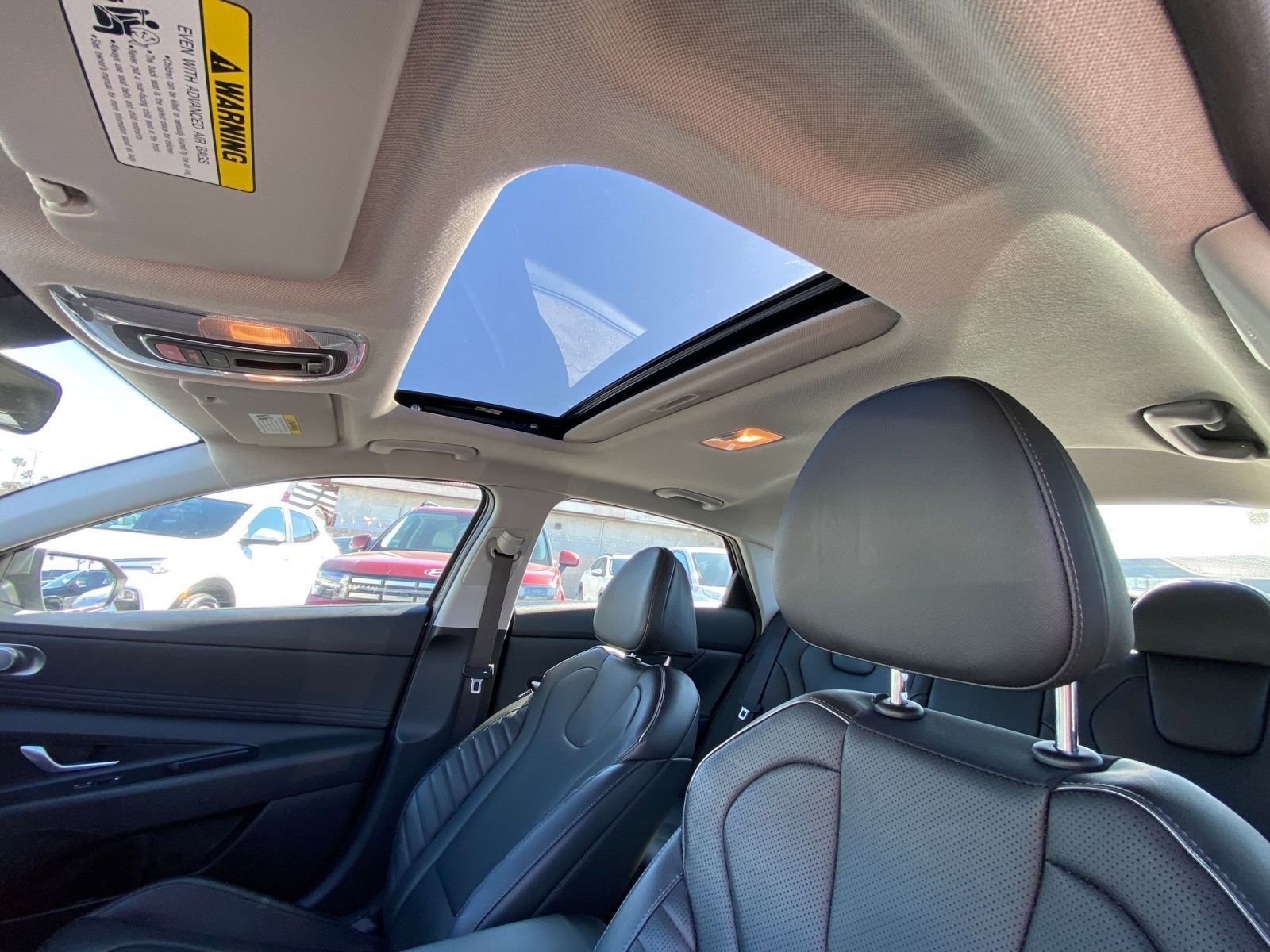 Used 2025 Hyundai Elantra Limited image 30