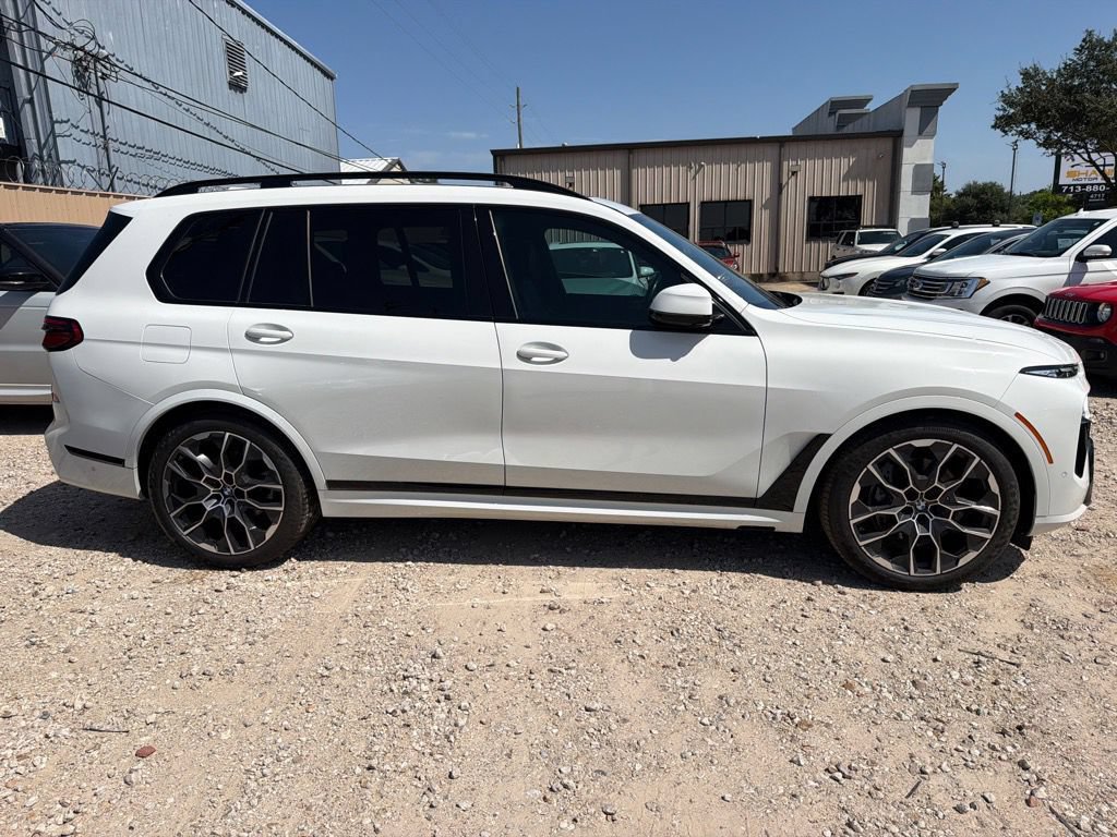 Used 2024 BMW X7 xDrive40i w/ M Sport Package AWD/4WD image 2