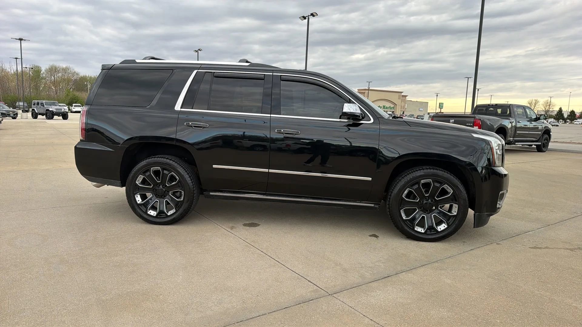 Used 2019 GMC Yukon Denali w/ Denali Ultimate Package image 27