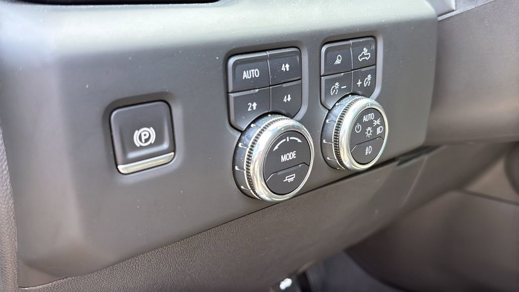 Used 2024 GMC Sierra 1500 AT4 w/ Technology Package AWD/4WD image 22