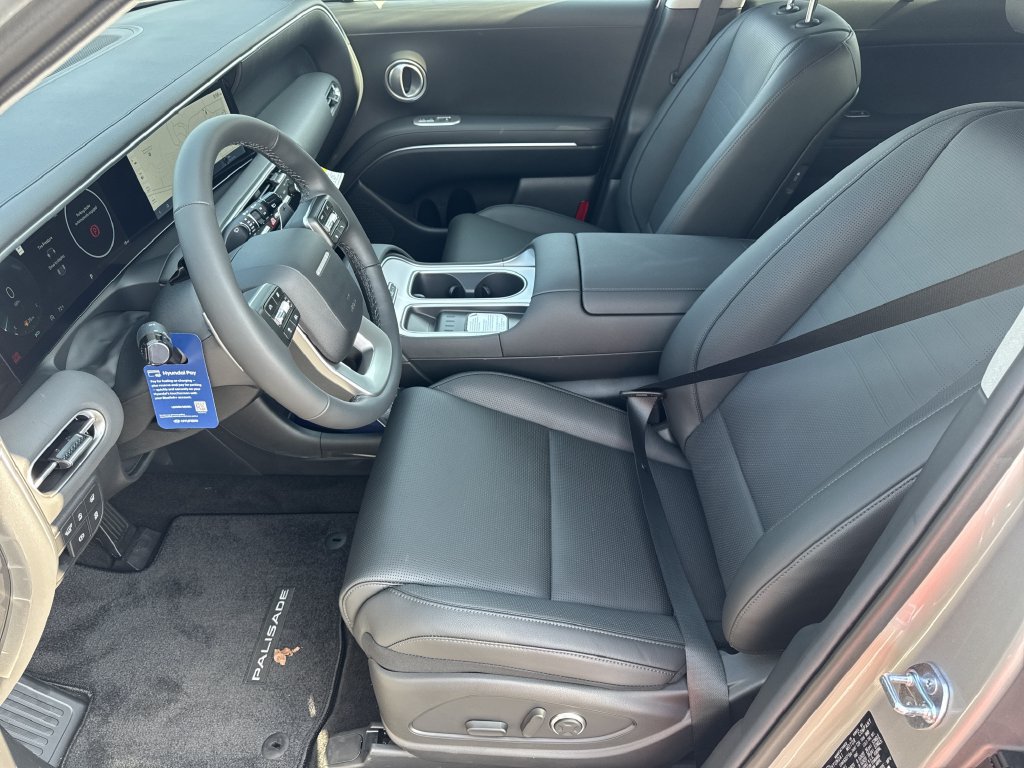 Used 2026 Hyundai Palisade Limited FWD image 9