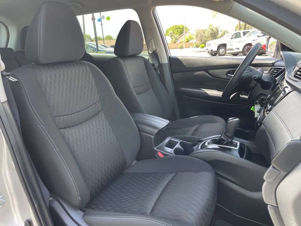 Used 2018 Nissan Rogue S image 11