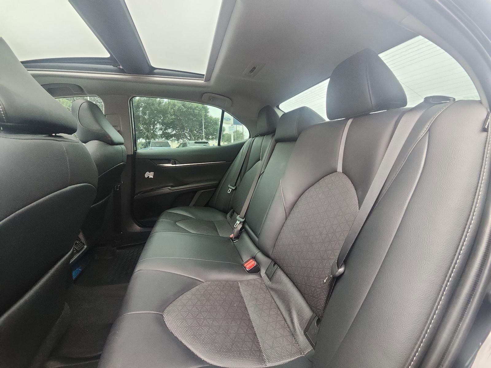 Used 2020 Toyota Camry XSE FWD image 12