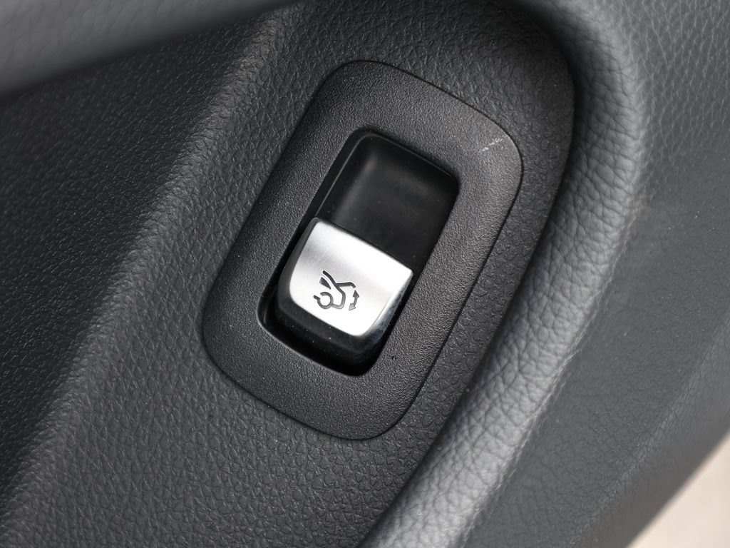 Used 2023 Mercedes-Benz C 300 Coupe image 13