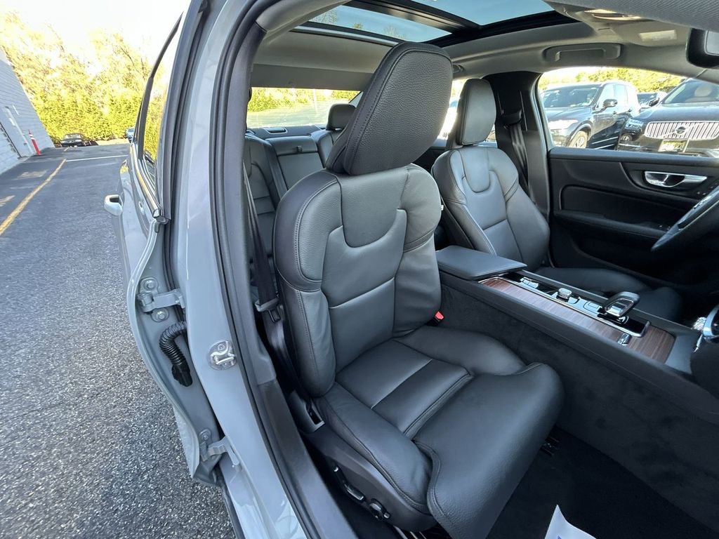 Certified 2025 Volvo S60 B5 Ultra AWD/4WD image 25