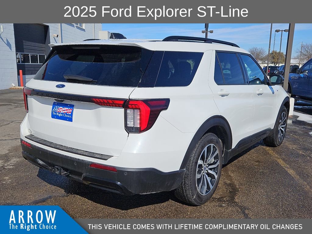 Used 2025 Ford Explorer ST-Line image 12