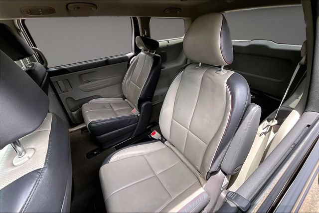 Used 2017 Kia Sedona LX w/ LX Essentials Premium Package FWD image 24