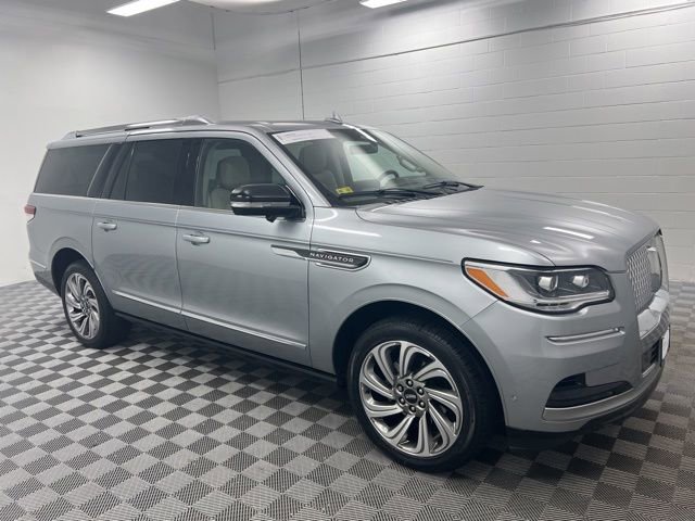 Certified 2023 Lincoln Navigator L Reserve AWD/4WD image 4