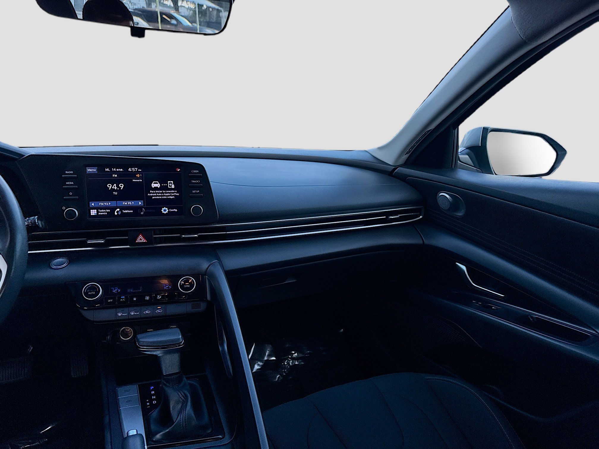 Used 2023 Hyundai Elantra SEL w/ Cargo Package image 17