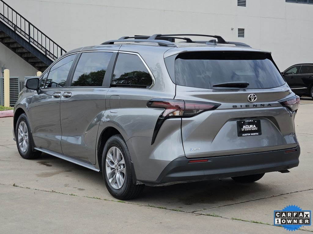 Used 2026 Toyota Sienna LE image 6