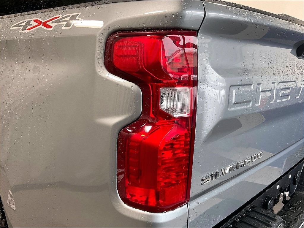 Used 2024 Chevrolet Silverado 1500 LT AWD/4WD image 34