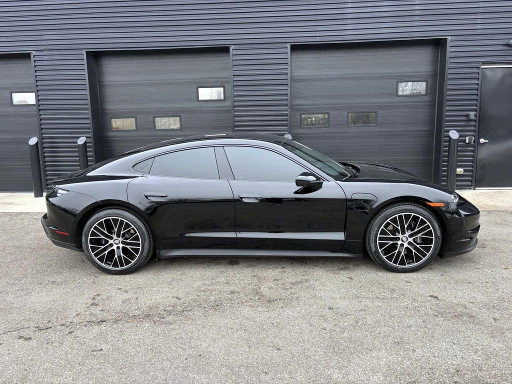 Used 2022 Porsche Taycan image 11