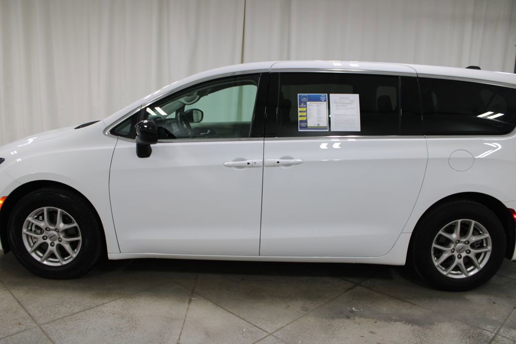 Used 2024 Chrysler Voyager LX FWD image 6
