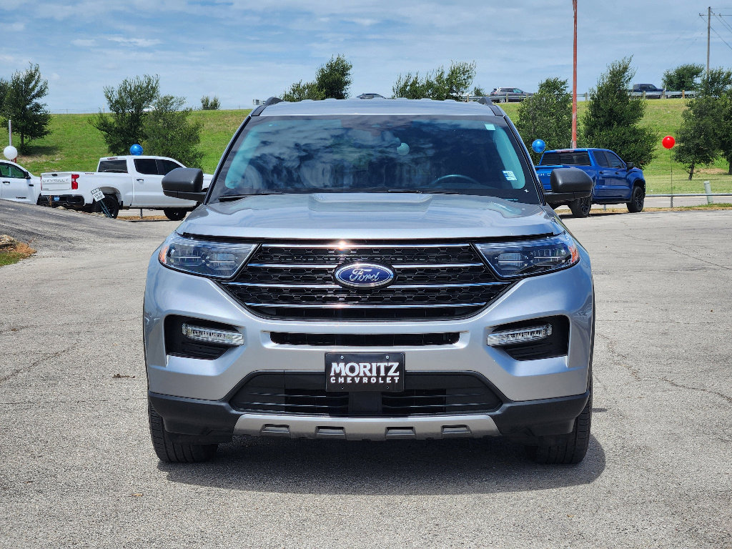 Used 2023 Ford Explorer XLT w/ Equipment Group 202A image 2