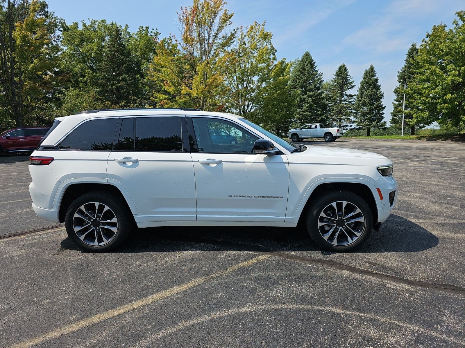 Used 2023 Jeep Grand Cherokee Overland w/ Adv Protech Group III AWD/4WD image 7