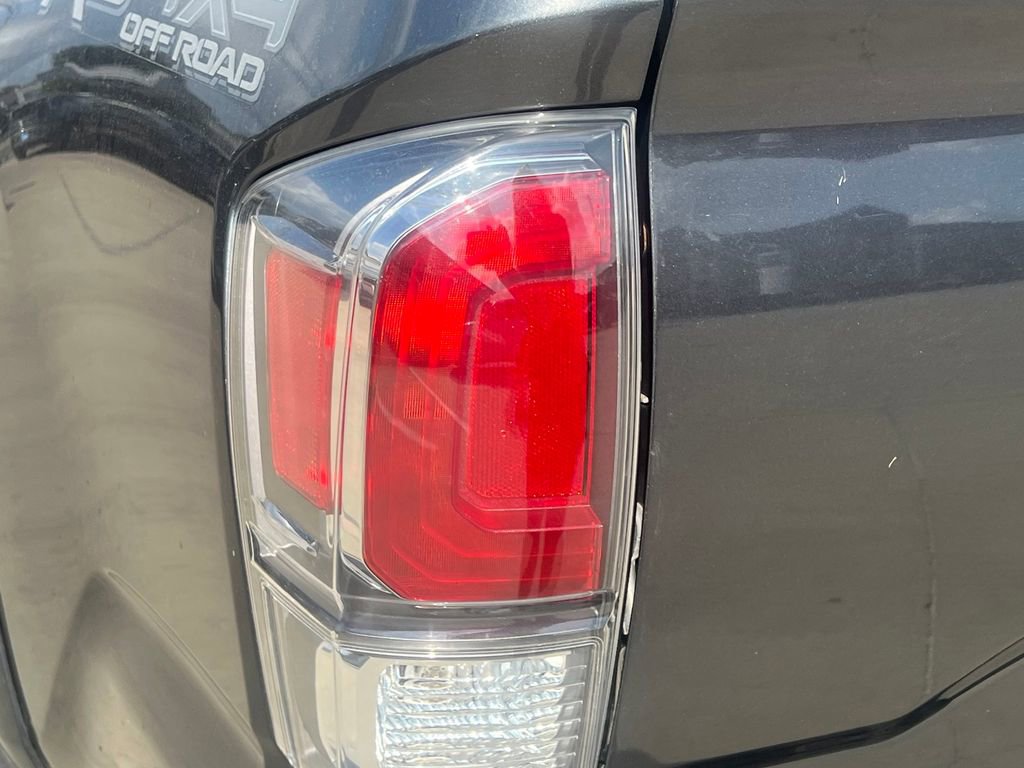 Used 2021 Toyota Tacoma TRD Off-Road image 12