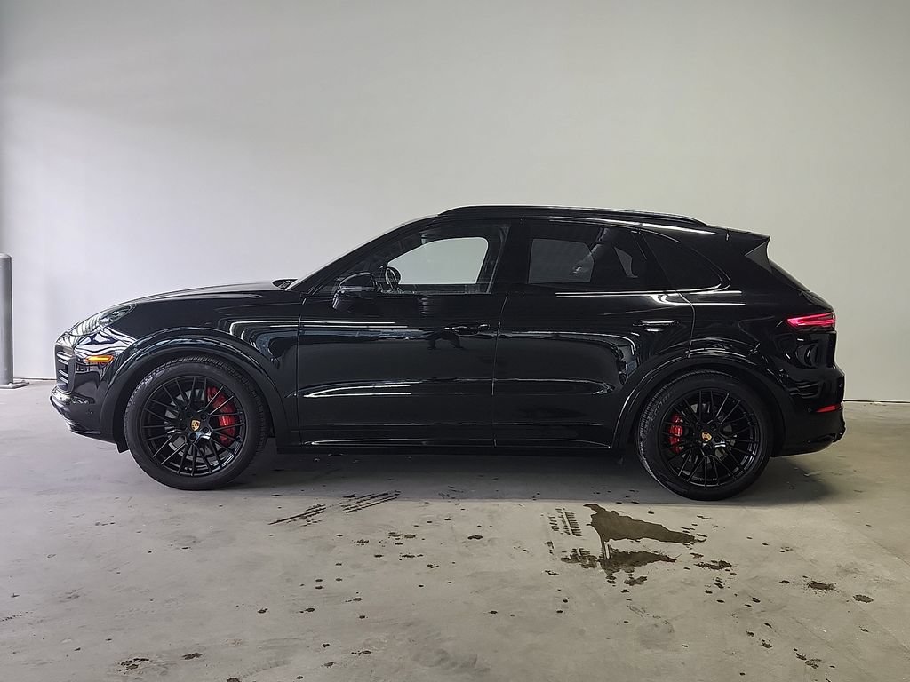 Used 2023 Porsche Cayenne GTS AWD/4WD image 2