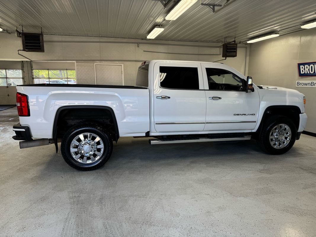 Used 2019 GMC Sierra 2500 Denali w/ Duramax Plus Package AWD/4WD image 8