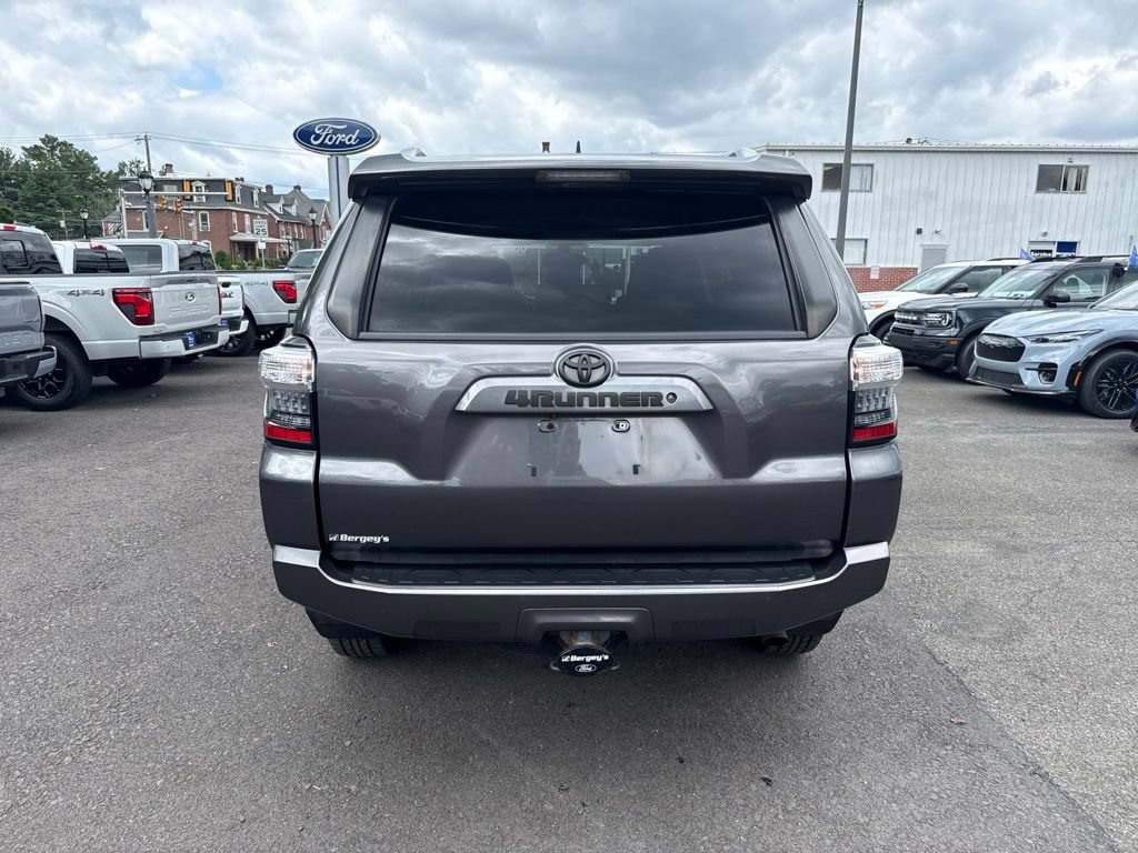 Used 2018 Toyota 4Runner SR5 AWD/4WD image 6