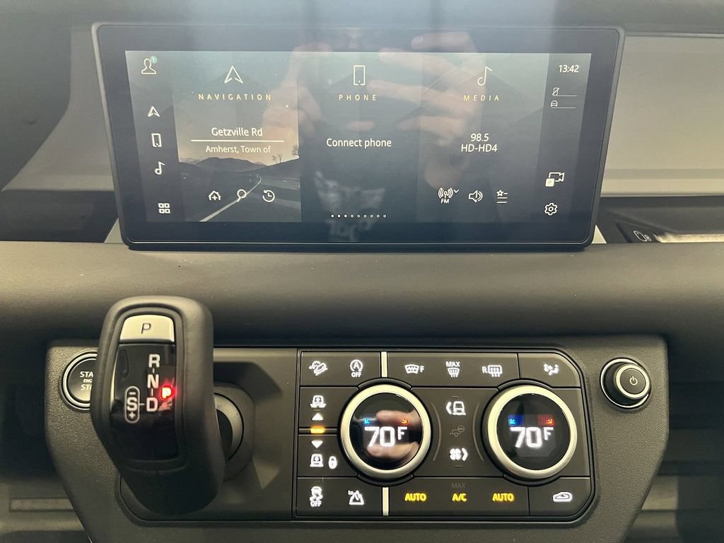 New 2024 Land Rover Defender 110 S AWD/4WD image 19