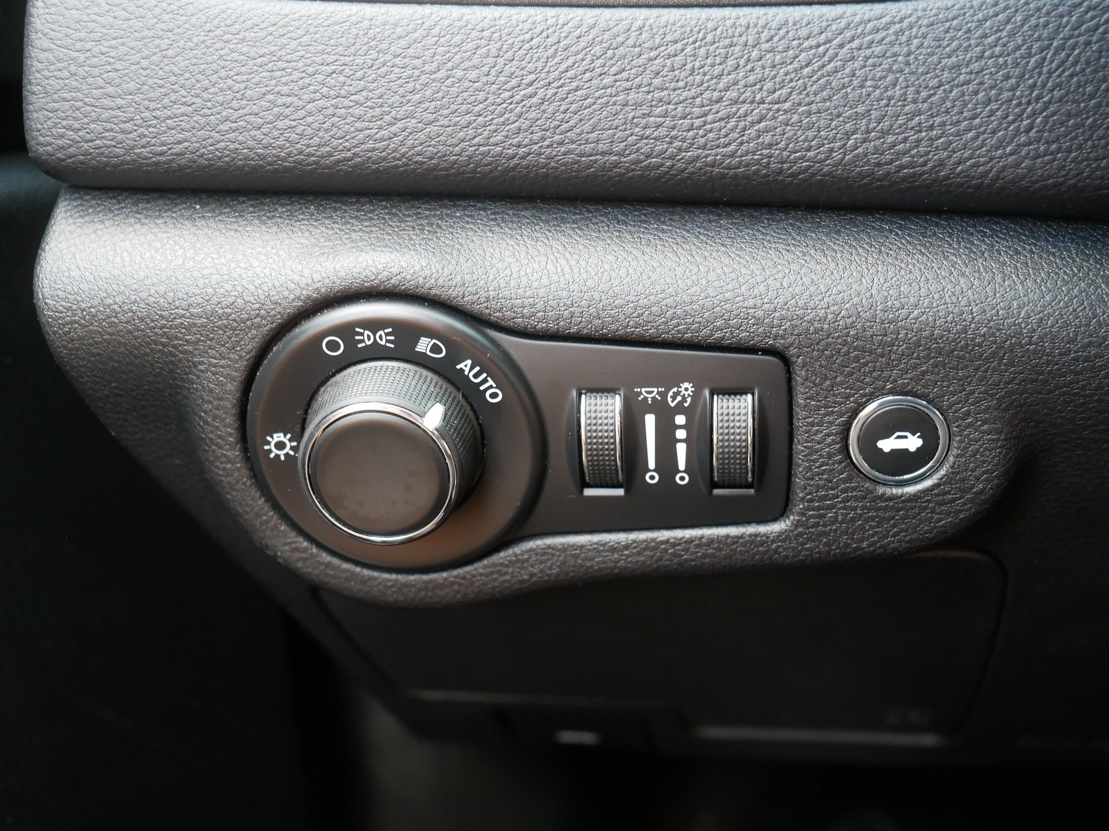 Used 2016 Chrysler 200 Limited w/ Convenience Group FWD image 26
