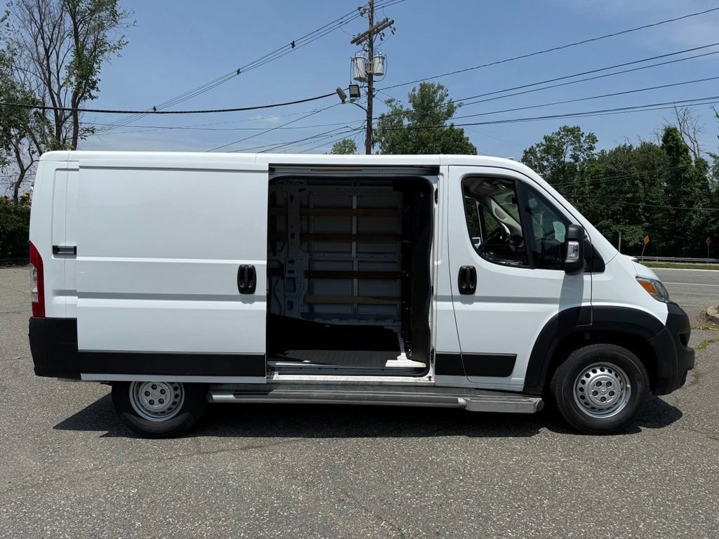 Used 2025 RAM ProMaster 2500 w/ U-Haul Equipment Group FWD image 33