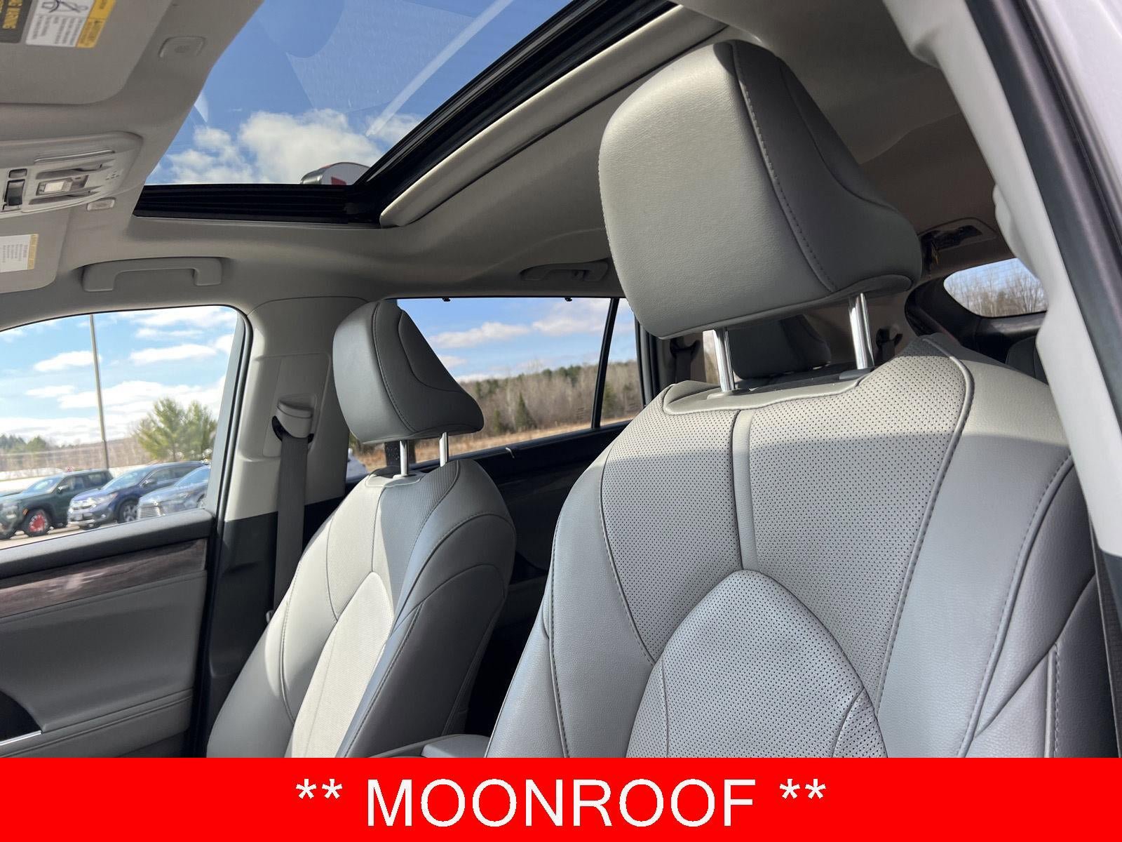 Used 2023 Toyota Highlander Limited image 2