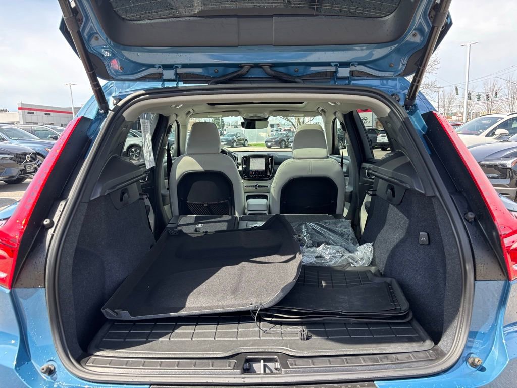 Certified 2023 Volvo XC40 B5 Plus w/ Driver Assist Package image 25