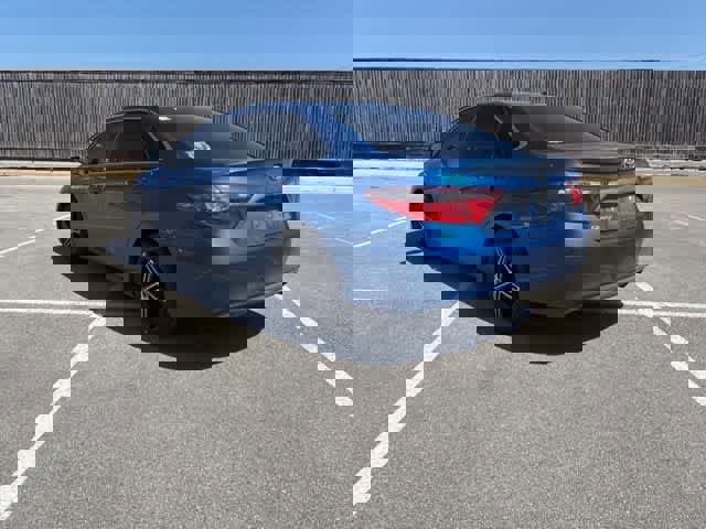 Used 2016 Toyota Camry SE image 3