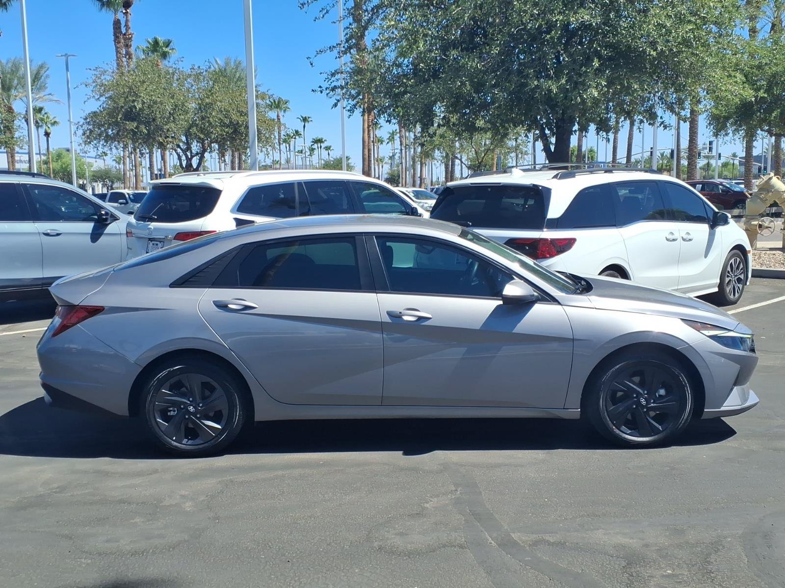Used 2023 Hyundai Elantra Blue FWD image 3