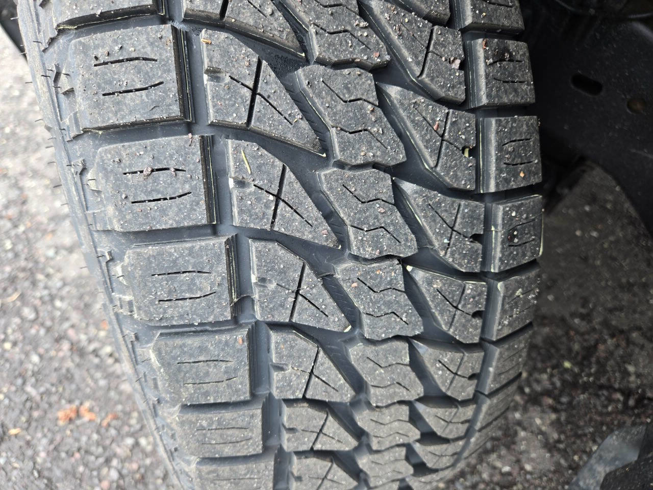 Used 2005 Nissan Frontier LE w/ (J01) Sunroof Pkg image 27