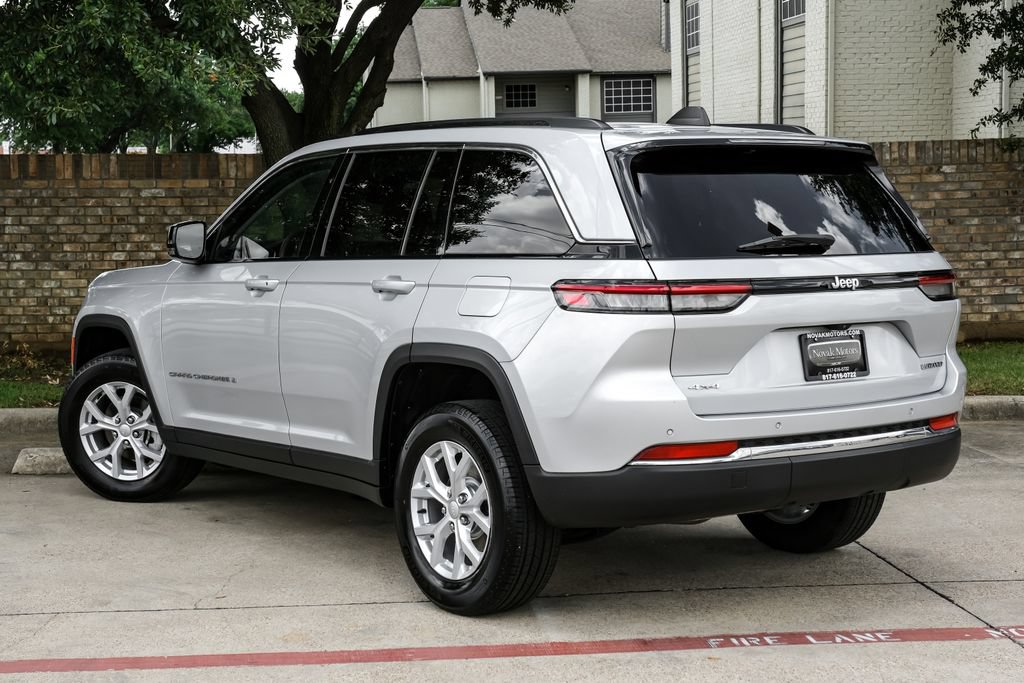 Used 2023 Jeep Grand Cherokee Limited AWD/4WD image 19