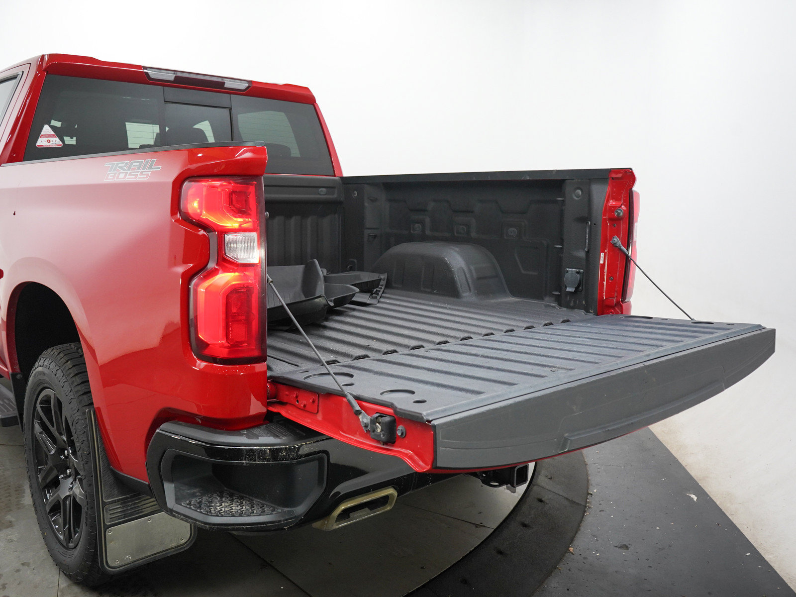 Used 2020 Chevrolet Silverado 1500 LT Trail Boss AWD/4WD image 9