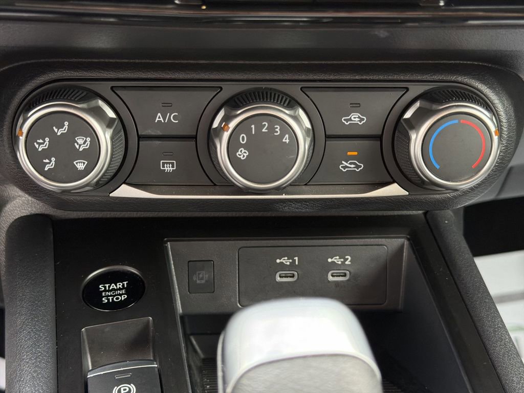 Used 2025 Nissan Kicks SV image 24