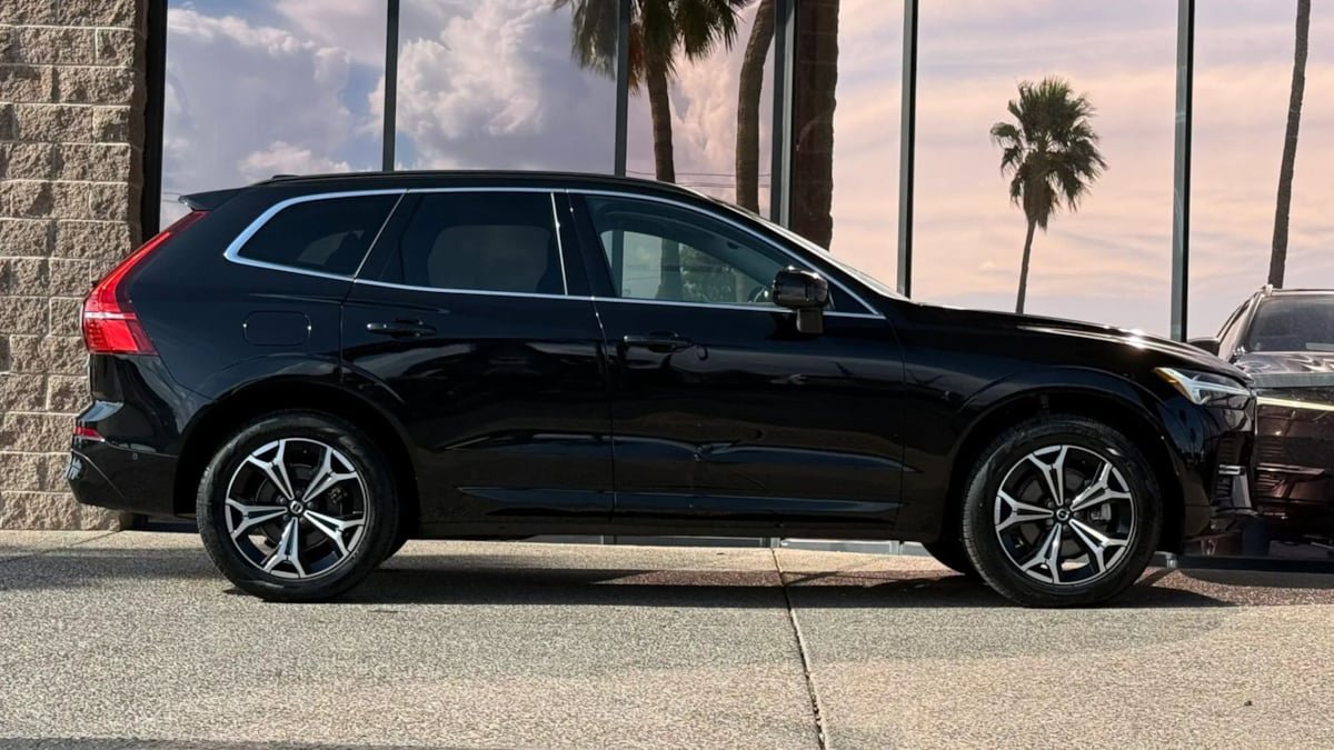 Used 2022 Volvo XC60 B5 Momentum image 15