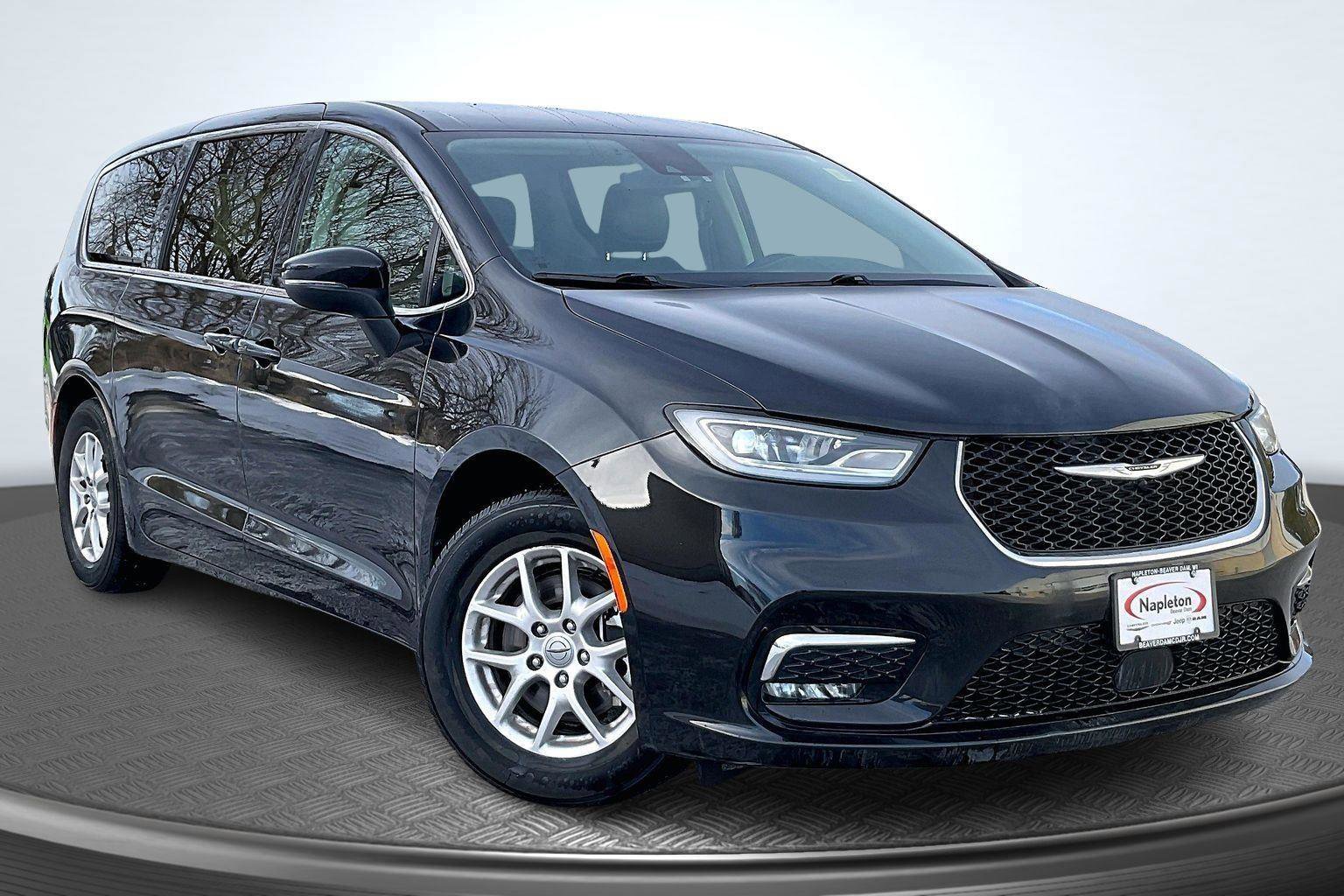 Used 2023 Chrysler Pacifica Touring-L image 12