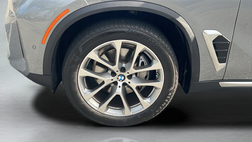 Certified 2024 BMW X5 xDrive40i w/ Premium Package AWD/4WD image 25