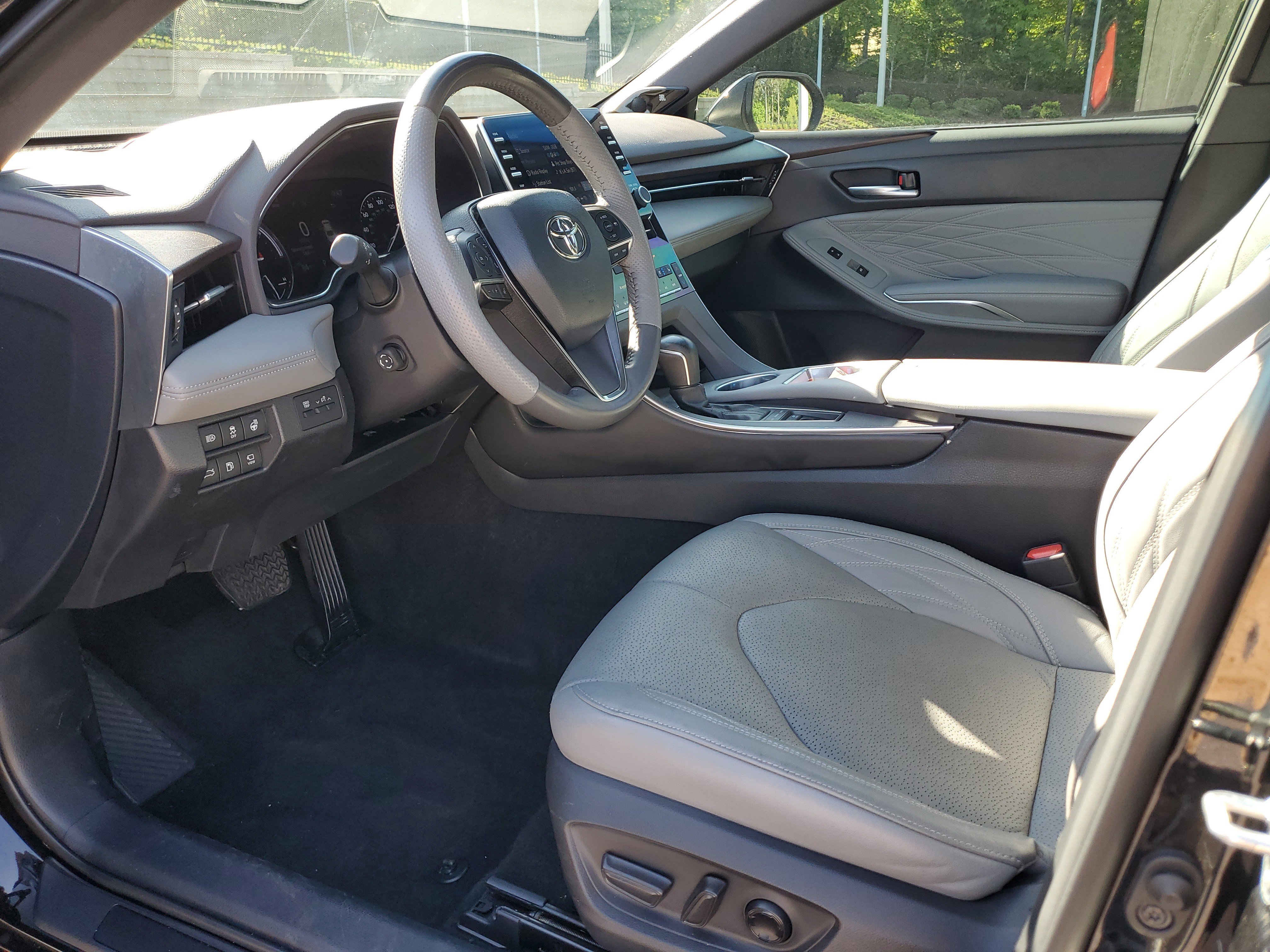 Used 2022 Toyota Avalon Limited FWD image 15