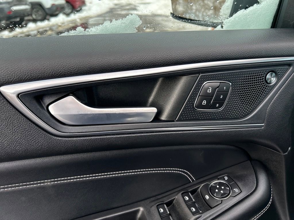 Used 2022 Ford Edge Titanium image 20